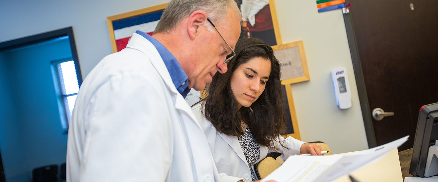 Community Faculty member works with a medical resident in a clinic