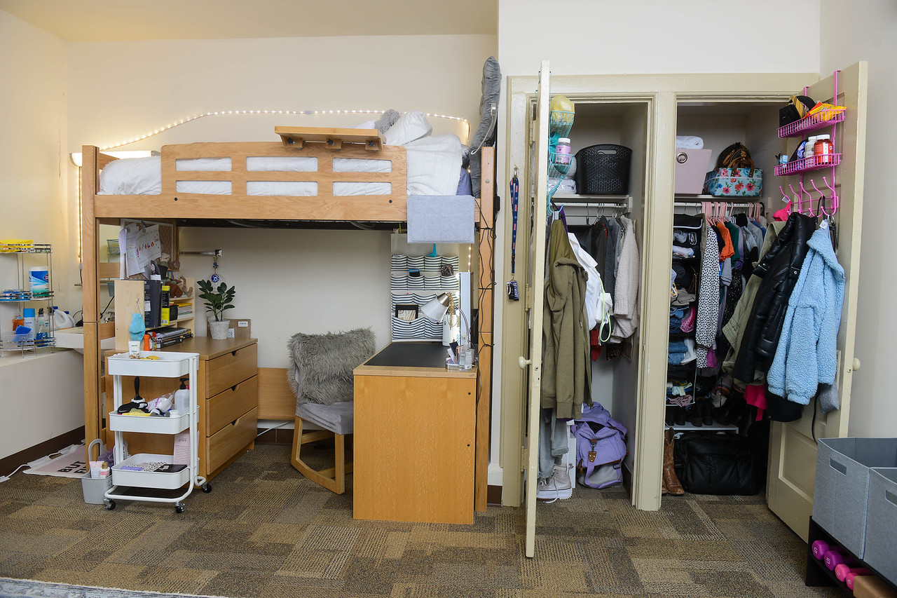 Image of typical Hail residence hall room setup