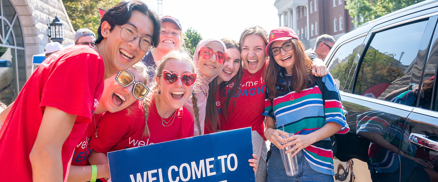 A photo of Belmont students posing for a group photo on the lawn in front of McWhorter Hall