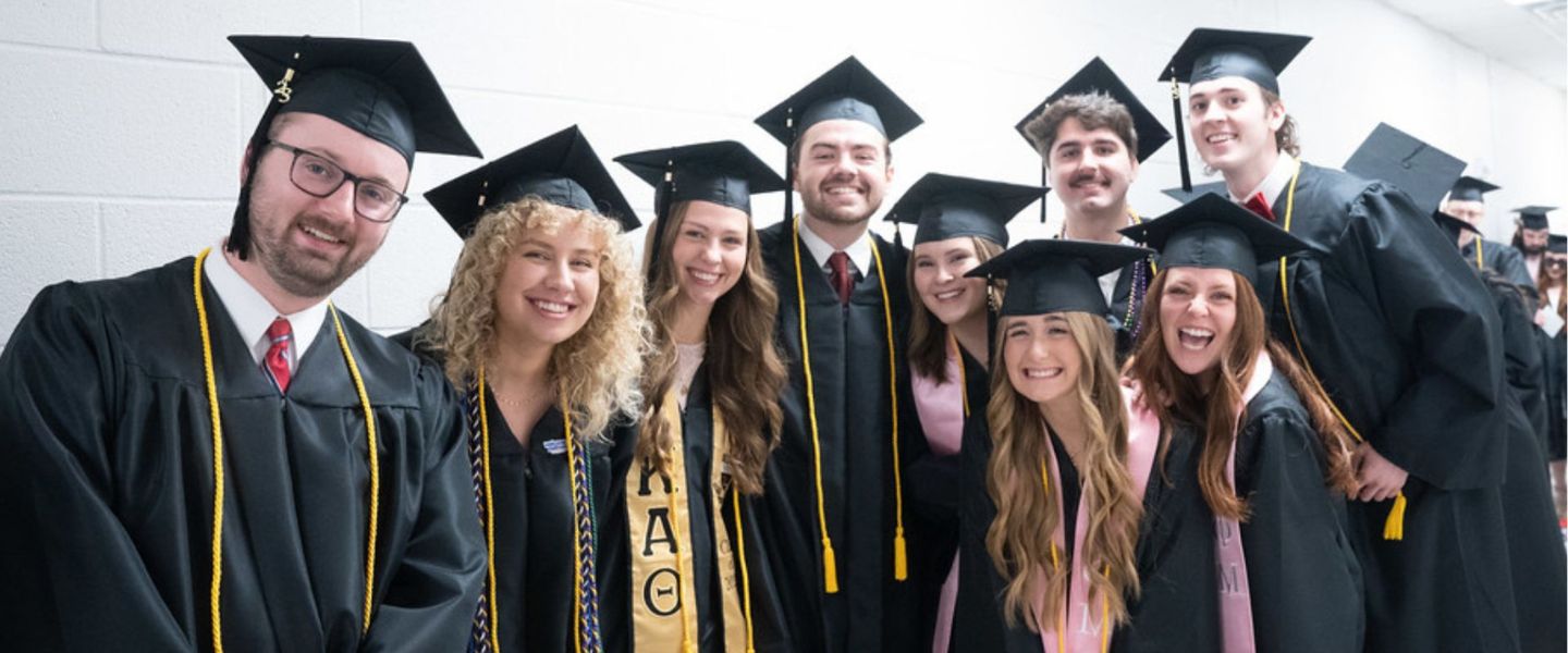 2023 Belmont grads pose for a photo