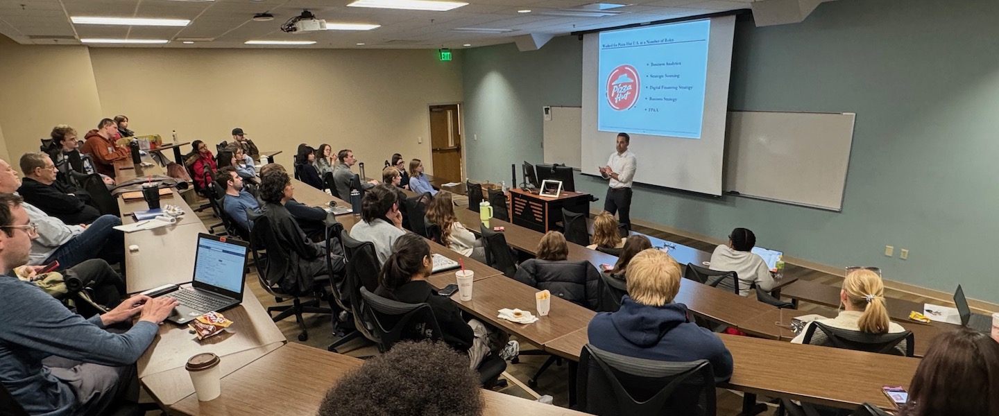 Jesse Weaver presenting to Belmont students.