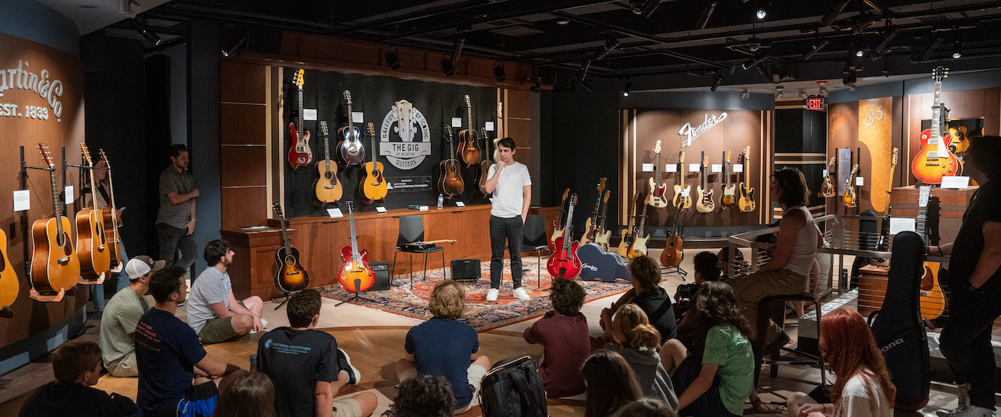 Brazilian guitar maker João Cassias in the Gallery of Iconic Guitars