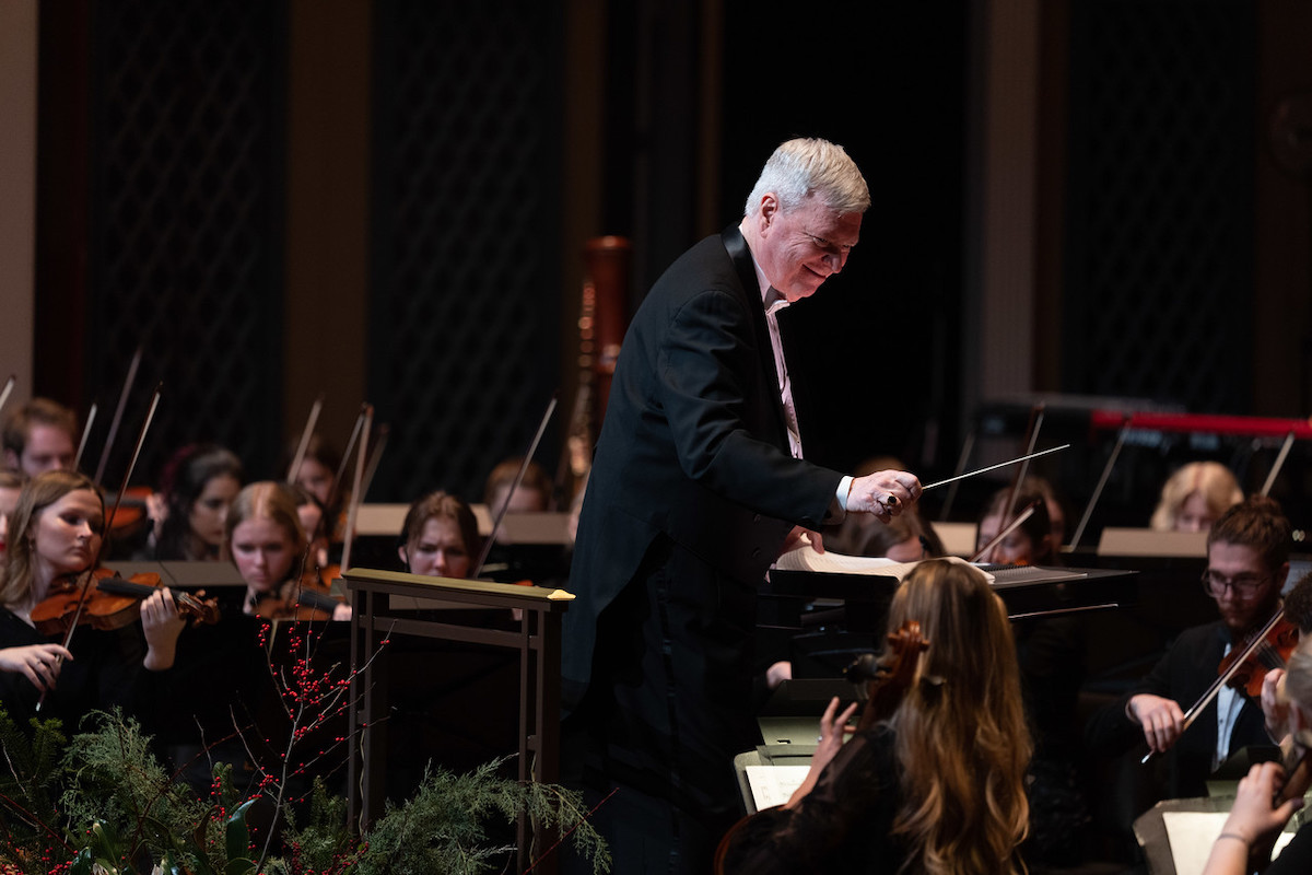 Gregg conducts at Christmas at Belmont