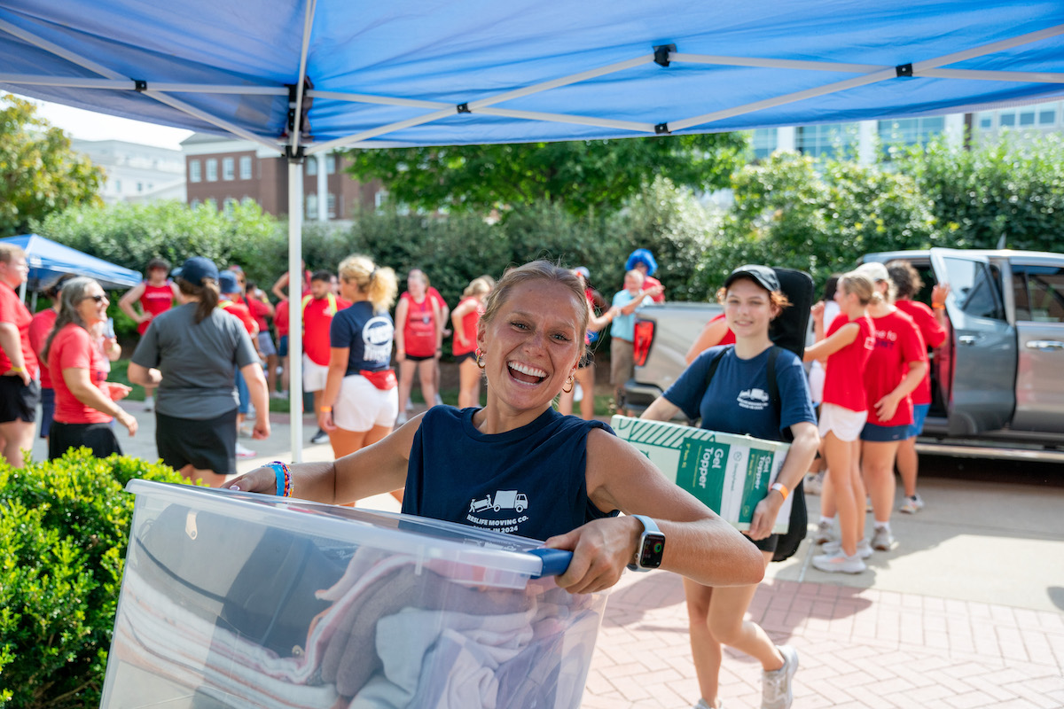 Student helping at freshman move in day