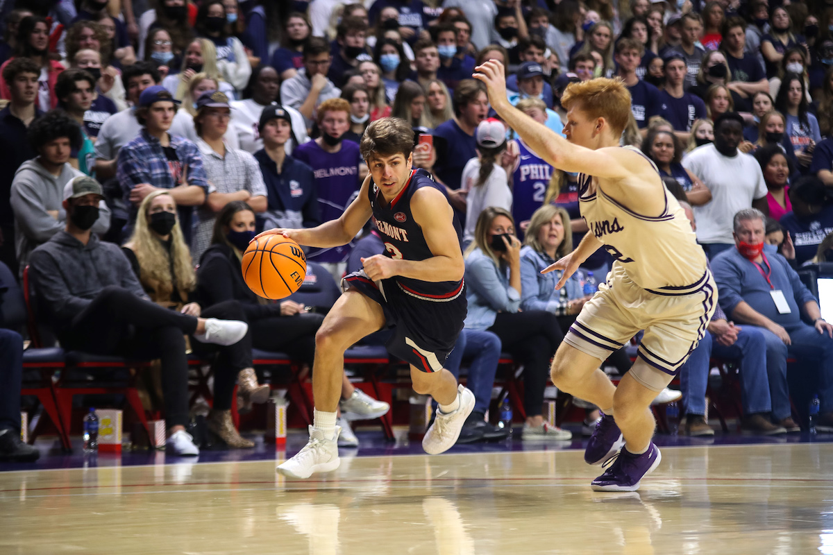 Luke Smith on the court